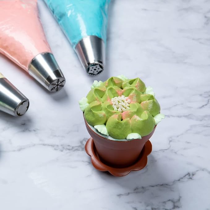 Restaurantware-Russian Piping Tip, 1 Petal Cake Decor Piping Tip - #39, Corrosion-Resistant, Stainless Steel Decorating Tip For Frosting, Dishwashable, Decorate Cupcakes, Cakes, or Cookies - Image 3