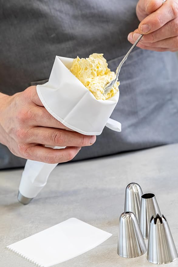 KitchenCraft Sweetly Does It Piping Bag and Nozzles, Gift Boxed, Luxury 9 Piece Icing Set - Image 4