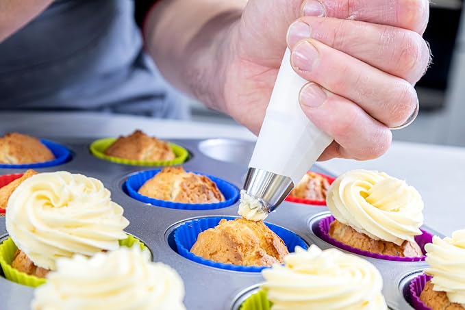 KitchenCraft Sweetly Does It Piping Bag and Nozzles, Gift Boxed, Luxury 9 Piece Icing Set - Image 5
